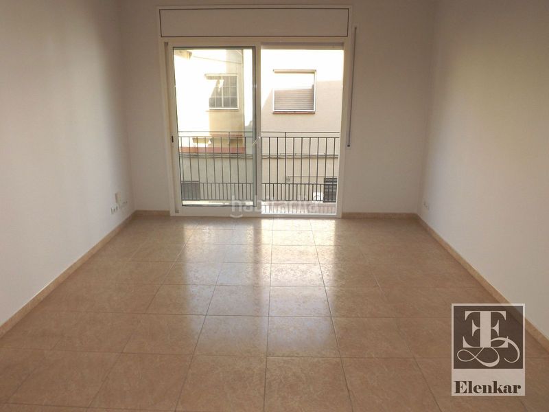 Foto 55f44caa-b992-4313-bd9e-cd12c0fef510. Pis amb calefacció aparcament a Calafell poble Calafell