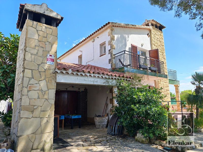 Foto 4866089a-8191-472e-906b-2dea717c9bbd. Xalet amb calefacció aparcament piscina a Bellvei