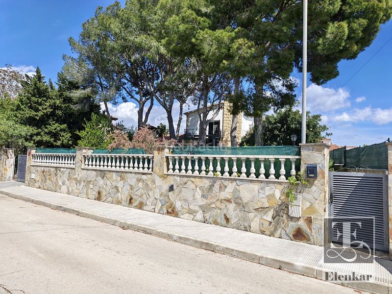 Foto ce55cea2-6827-4d49-8a27-90d268749db1. Xalet amb calefacció aparcament piscina a Bellvei