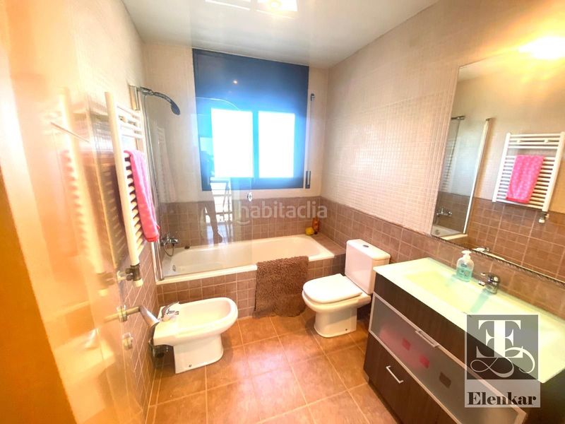 Foto 49681c7e-416e-43be-b43d-699c26833e7a. Casa amb calefacció aparcament piscina a Valldemar-Montmar Segur de Calafell