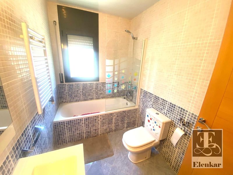 Foto bdbcbad6-18c7-44d5-a303-20eaad21127c. Casa amb calefacció aparcament piscina a Valldemar-Montmar Segur de Calafell