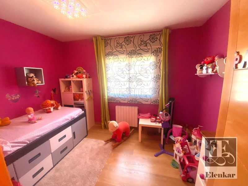 Foto f9c82d63-f52d-435e-a3aa-3325f20fccfa. Casa amb calefacció aparcament piscina a Valldemar-Montmar Segur de Calafell