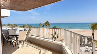 Pis  Garona. Bonito piso en primera linea de mar en segur de calafell