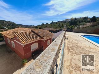 Chalet  Los jardines-els rosers. Chalet indpendiente con panorámicas vistas en urb. los jardines
