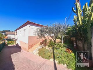 Chalet  Santa maria de montserrat. Chalet independiente con vistas al mar en segur de calafell