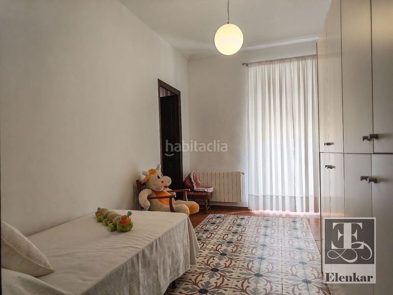 Foto aded5e88-bf3c-4bd7-8cc8-8c267c610a67. Casa adossada a Llorenç del Penedès