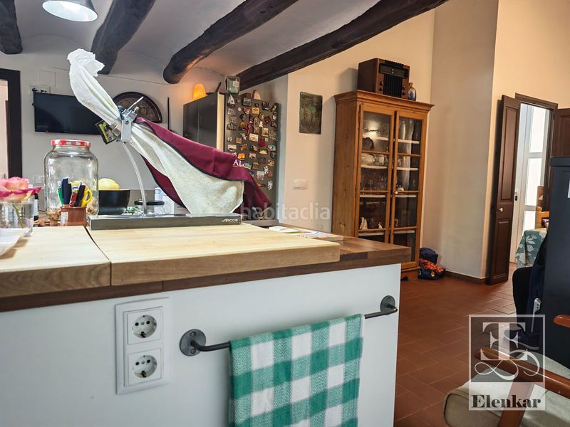 Foto ef99c13b-fc0c-4534-89d0-9774f85d9440. Casa adossada a Llorenç del Penedès