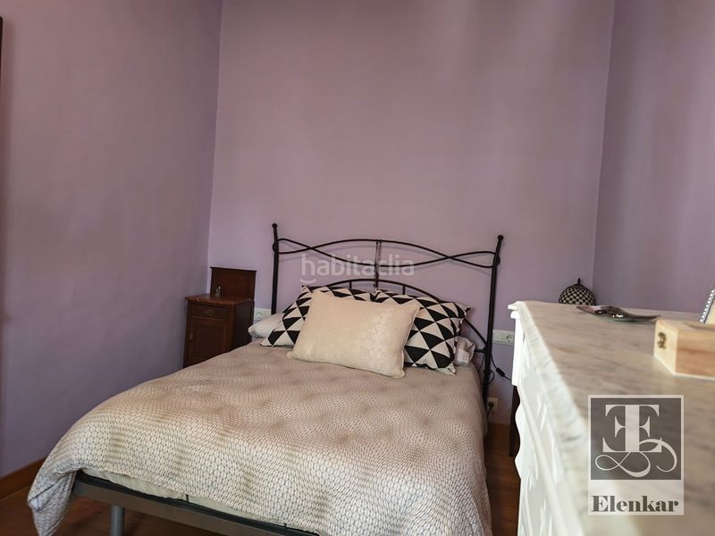 Foto fa63a04a-35db-41a9-a120-2a68a87a25b2. Casa adossada a Llorenç del Penedès