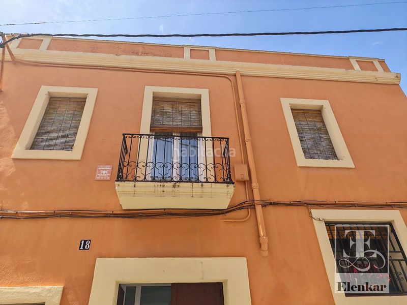 Foto fd0f9f7c-f5b1-4c5c-b0c6-bb1ff8daa5ea. Casa adossada a Llorenç del Penedès