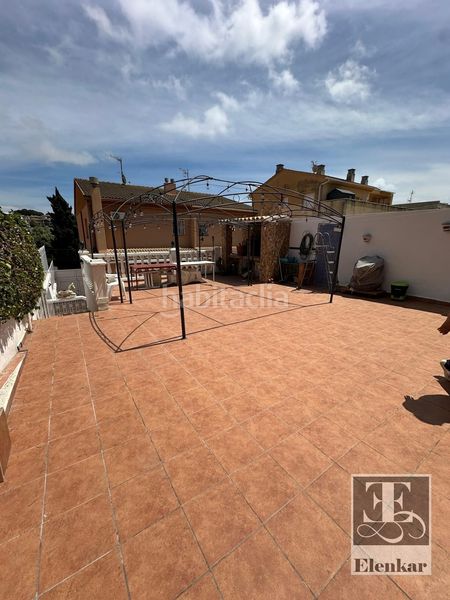 Foto bd34dc8c-62ef-4dbb-9a29-27924a9f2e33. Casa amb aparcament a Segur de Calafell nucli urbà Segur de Calafell
