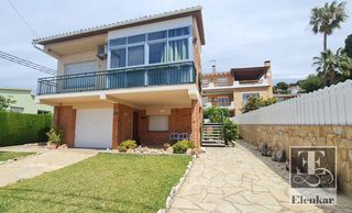 Maison  Esplugues 13 bellamar. Casa a bellamar