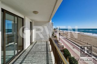 Pis  Llevant. Espectacular piso en primera línea de mar  playa del vendrell