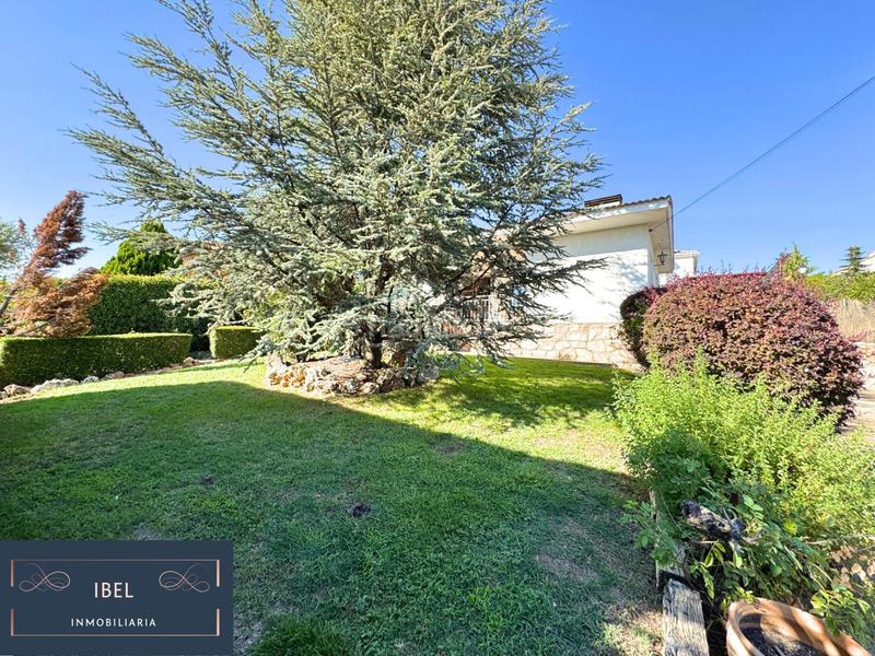 Foto 0f6659b9-f655-4dde-aa3e-b3981731f0b5. Chalet  independiente en urbanización el coto en el casar en Casar (El)