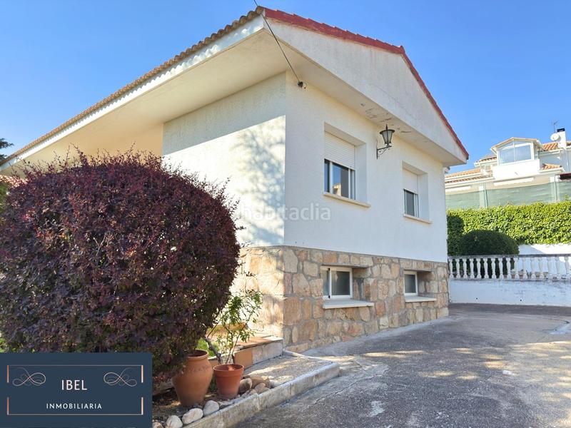 Foto c262062d-d68c-4683-a640-a631388598e6. Chalet  independiente en urbanización el coto en el casar en Casar (El)