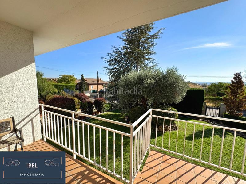 Foto ce48df6b-e8d2-44e8-82d0-68106743f10f. Chalet  independiente en urbanización el coto en el casar en Casar (El)