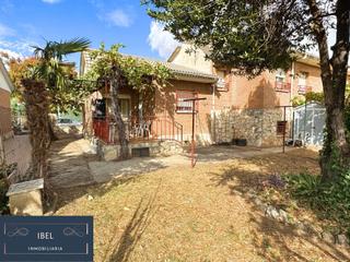 Casa aparellada  Calle de goya. Amplio pareado en azuqueca de henares con gran potencial para re