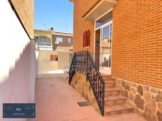Casa pareada en Calle Jacinto Benavente 39