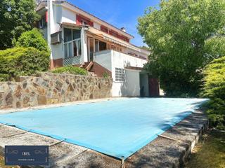 Maison à Casar (El). Chalet independiente con piscina en urbanización las colinas.