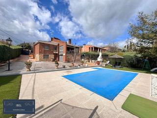 Maison  Calle albéniz. Chalet independiente con piscina en urbanización montecalderón,
