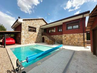 Xalet  Calle burgos. Chalet independiente con piscina.