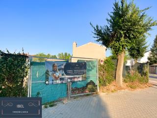 Terreno residencial  Calle de las fuentes 27. Parcela de 419 m de esquina en nuevo camarma.