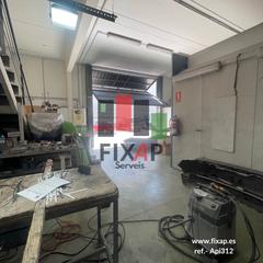 Nau industrial a Constant. Nave industrial verstil con oficinas y parking en polgono cons