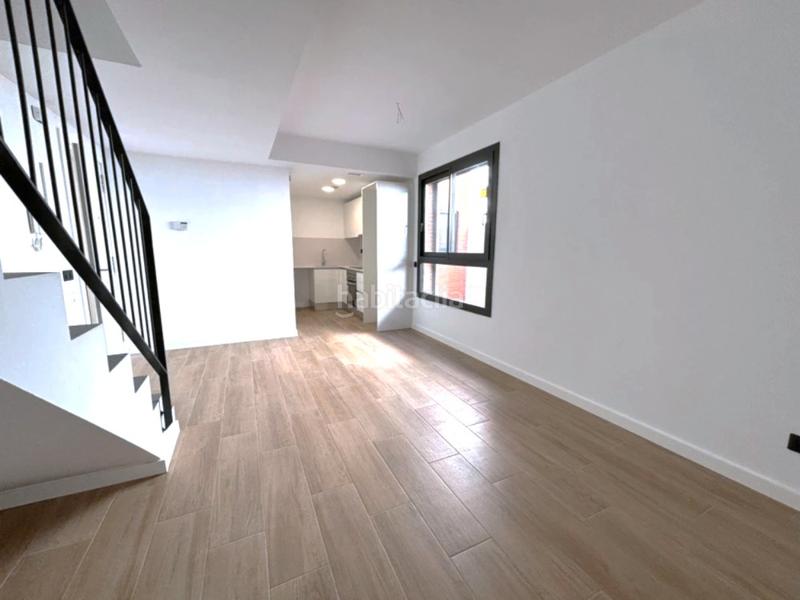 Foto 440f0468-da89-482e-be5d-de81f158cf73. Piso ático dúplex zona centro , 100 m2, terraza 45 m2, 3 hab., 2 baños, buhardilla. en Sabadell
