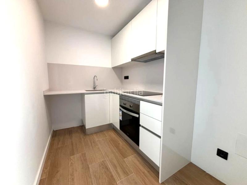 Foto b693f00c-5ec5-4ef8-8aa2-bdba258dd1f3. Piso ático dúplex zona centro , 100 m2, terraza 45 m2, 3 hab., 2 baños, buhardilla. en Sabadell