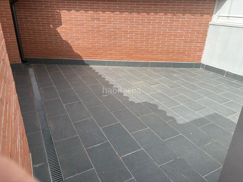 Foto e2465733-f1a5-4fb5-a1e7-b3ee695f1cf6. Piso ático dúplex zona centro , 100 m2, terraza 45 m2, 3 hab., 2 baños, buhardilla. en Sabadell