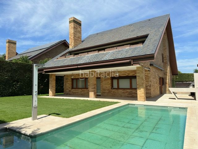 Foto 07bd54bf-cdd6-423d-9dc7-8409f7e793fc. Xalet amb xemeneia calefacció aparcament piscina a Ciudalcampo