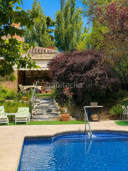 Foto 8eedf6df-70c9-4ae8-9753-7a4d791afd37. Xalet amb xemeneia calefacció aparcament piscina a Madrid
