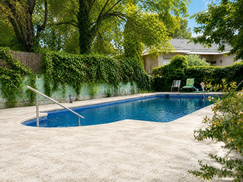 Foto b4ac2b87-e0d5-42e4-9810-4d8ceed5b2a3. Xalet amb xemeneia calefacció aparcament piscina a Madrid