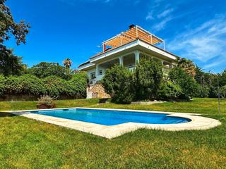 Xalet  Calle de la luna. Corsin inmobiliaria vende