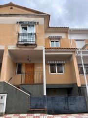 Xalet  Calle alameda. Chalet adosado 190m2.