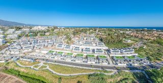 Chalet à Uen “atalaya park”, urbanización atalaya alta, estepona (málaga)