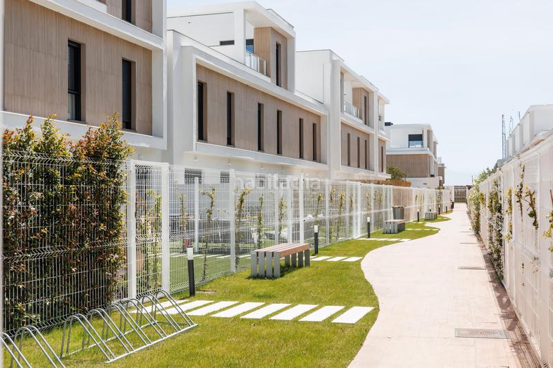 Foto 7966f6a9-433d-4bd6-ace6-7e29ddc8b936. Xalet 216m<sup>2</sup> a palmas altas. Sevilla. parcela r. sector susdbp a Sevilla