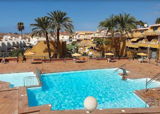 Casa adossada a Calle néstor de la torre 2. Chalet en venta sonnenland