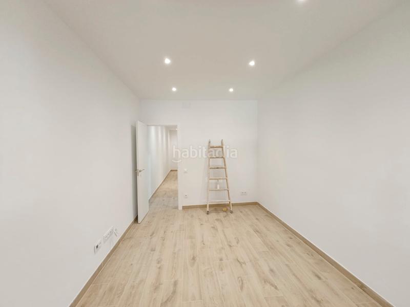 Foto 2f9ae4d0-2262-4b40-8296-fbbe30d44f21. Alquiler piso en Prosperitat Barcelona