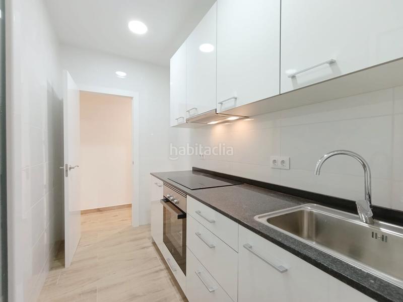 Foto 304f7575-52c1-44cd-9e7c-f833a9a33dea. Alquiler piso en Prosperitat Barcelona