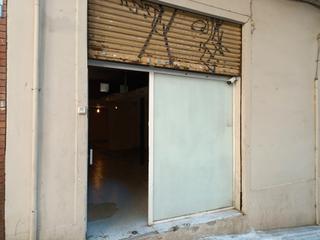 Lloguer Local Comercial  Carrer de santa dorotea. Local a pie de calle de 100 metros en montjuic