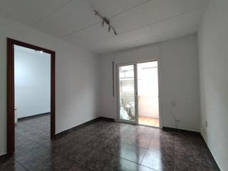 Lloguer Pis  Carrer de l'atlàntida. Piso de 3 habitaciones con balcón en sant adrià