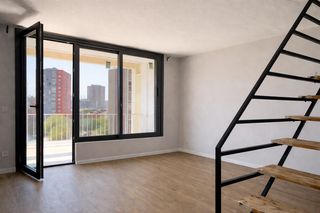 Dúplex  Carrer de guipúscoa. Dúplex reformado de 140 m²  | 4 hab. | 2 baños | balcón