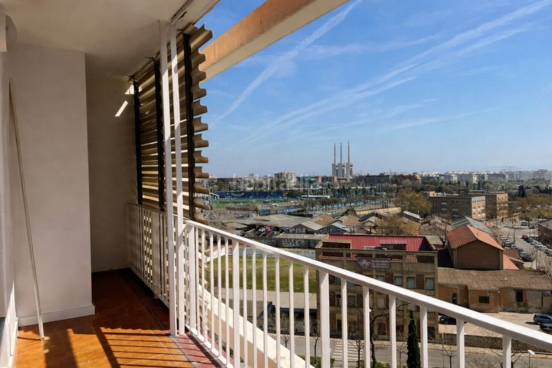 Foto 3fdf9cca-d10a-4a49-be1c-92ad1c2c6f2a. Dúplex amb calefacció a La Verneda - La Pau Barcelona