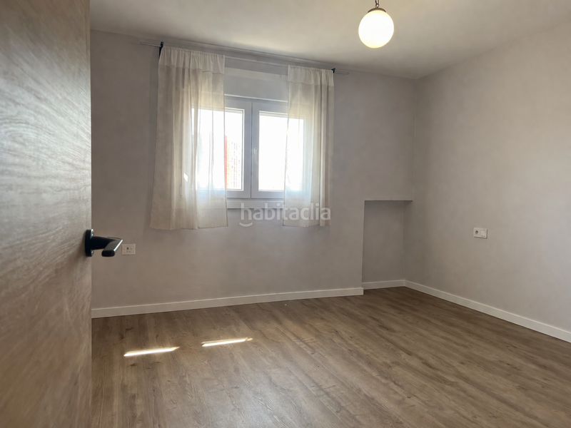 Foto ffb618b9-c437-4ad6-9fed-985f74518335. Dúplex amb calefacció a La Verneda - La Pau Barcelona