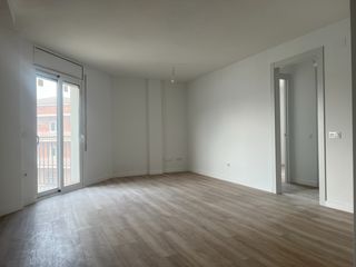 Miete Etagenwohnung  Carrer sant joan bautista la salle. Piso de alquiler temporal de 3 habitaciones con balcón