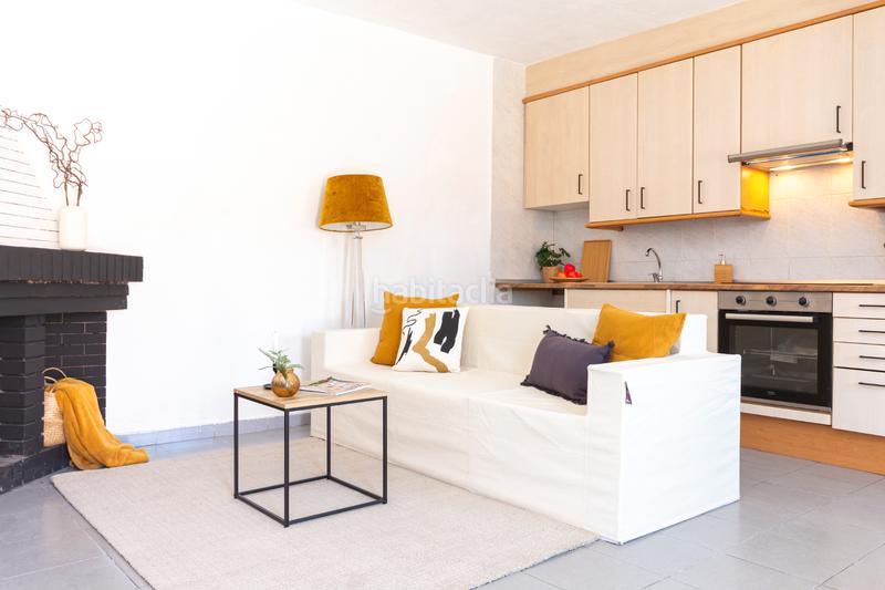 Foto 1a8d9e76-001e-4ae0-8a51-e0b14101a577. Casa aparellada amb xemeneia a Castellnou-Can Mir-Can Solà Rubí