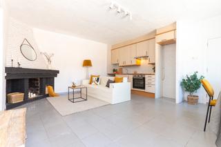 Casa aparellada  Carrer de corbera. Casa independiente con gran terreno y vistas en rubí