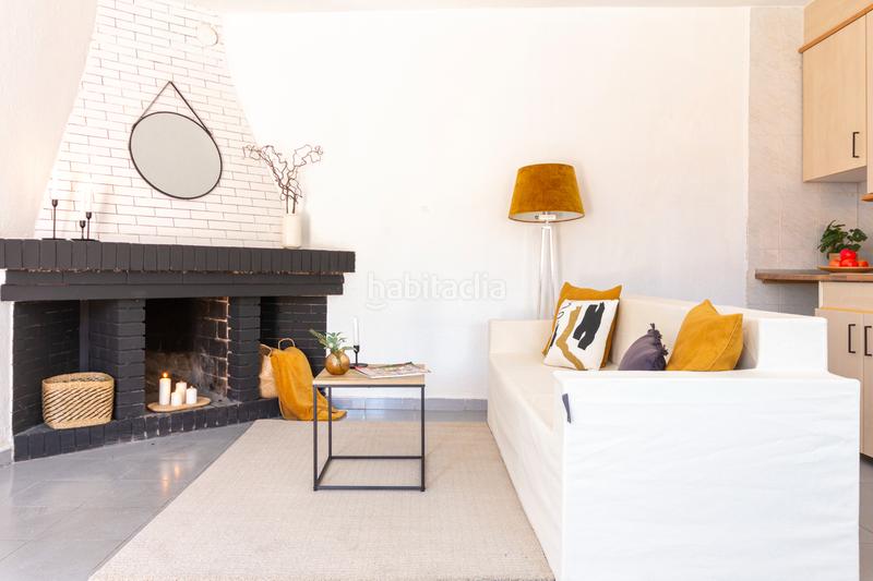 Foto f66137de-6be1-4cd1-bf33-d4d796291967. Casa aparellada amb xemeneia a Castellnou-Can Mir-Can Solà Rubí