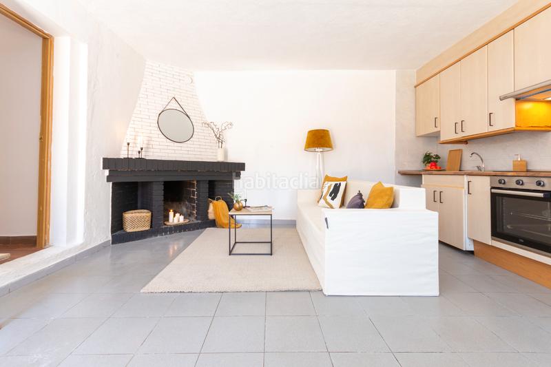 Foto ff42adf0-d573-47be-a102-55860bbf6848. Casa aparellada amb xemeneia a Castellnou-Can Mir-Can Solà Rubí