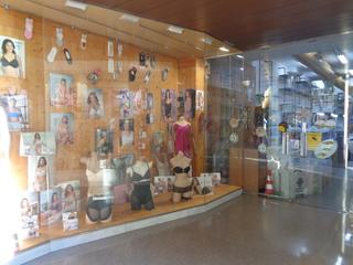 Affitto Locale commerciale  Carrer de girona. Local en calle girona con posibilidad salida humos